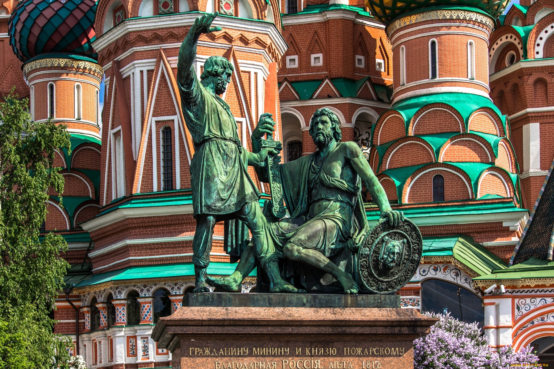 статуи москвы фото